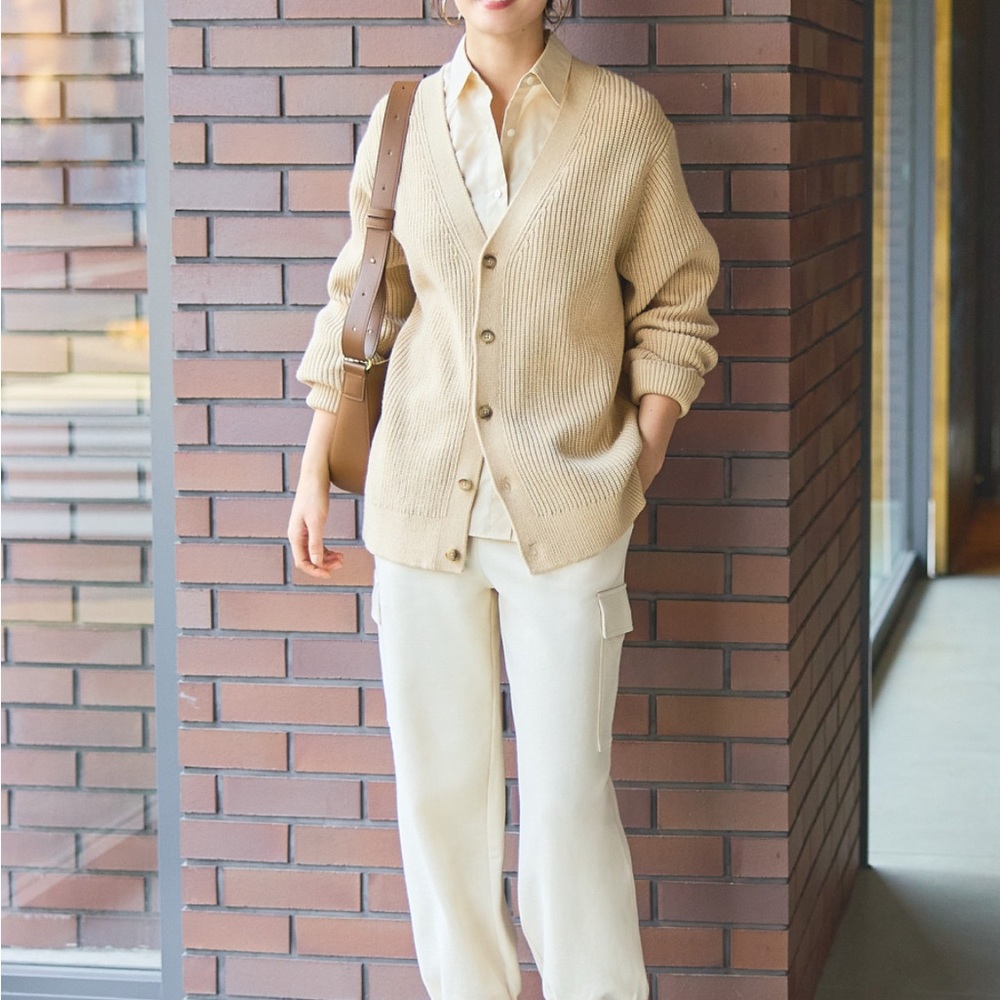 Uniqlo Middle Gauge V-Neck Cardigan